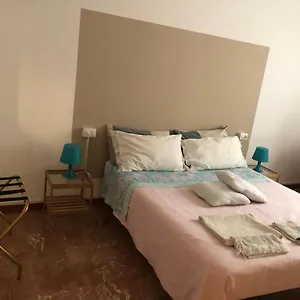 A Due Passi Dal Lumiere Bed and breakfast